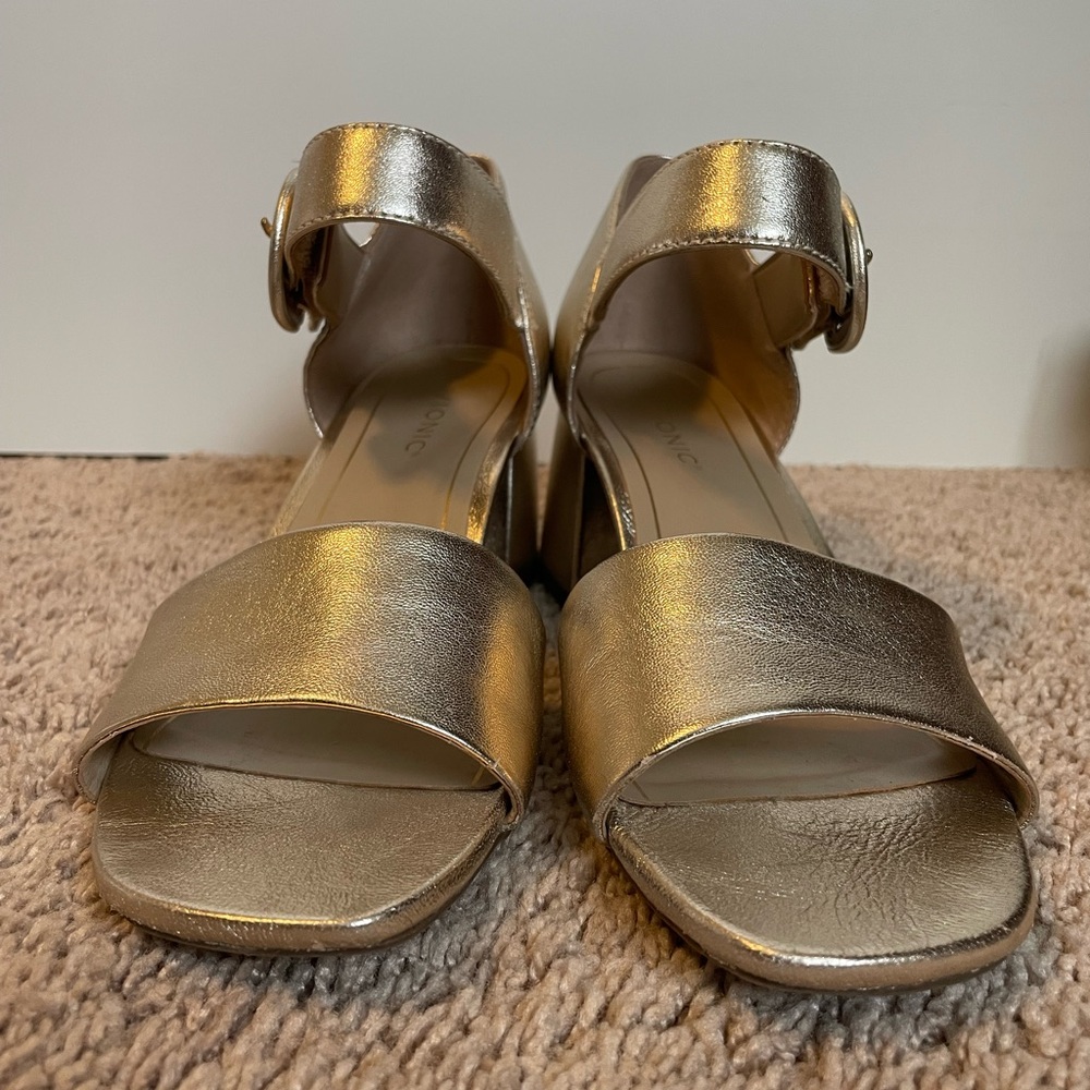 Vionic Chardonnay Gold Heeled Sandal Sz 8W - Picture 8 of 8